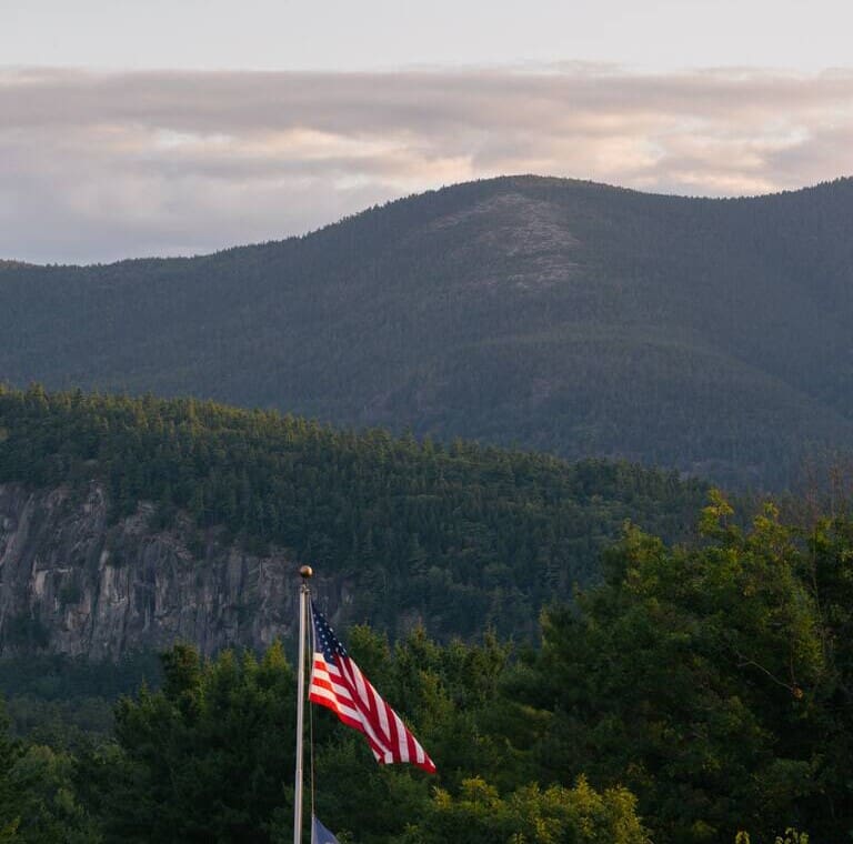 White Mountains scenic view near Peak and Pine Retreat in Bartlett NH