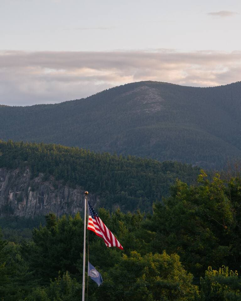 White Mountains scenic view near Peak and Pine Retreat in Bartlett NH