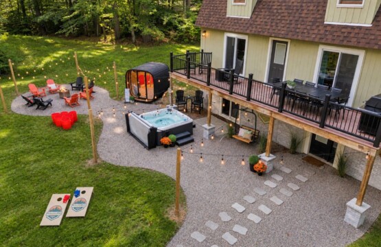Overhead view of deck, hot tub, sauna and fire pit at Peak & Pine Retreat